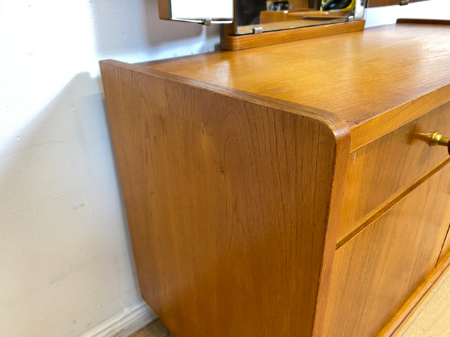 WMK I Stilvolle Mid-Century Spiegelkommode I Vollholz I mit Schubladen & Klappspiegel I Frisierkommode Schminkkommode Wäschekommode Kommode Sideboard Spiegel Ganzkörperspiegel Vintage Berlin Hof Köln