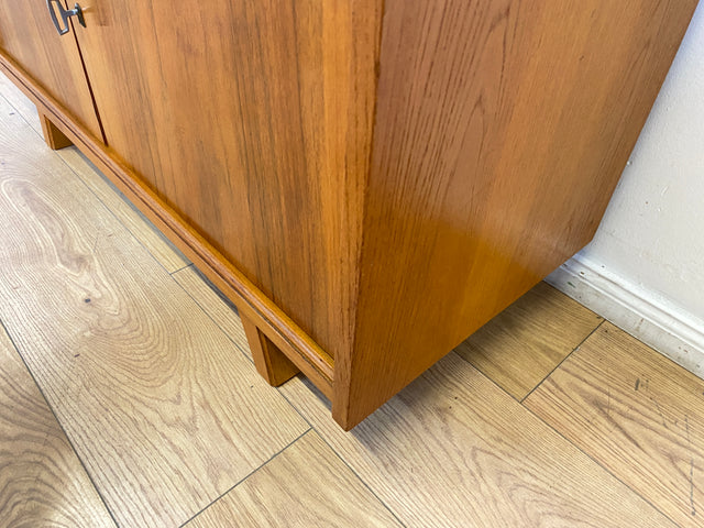 WMK I Stilvolle Mid-Century Spiegelkommode I Vollholz I mit Schubladen & Klappspiegel I Frisierkommode Schminkkommode Wäschekommode Kommode Sideboard Spiegel Ganzkörperspiegel Vintage Berlin Hof Köln