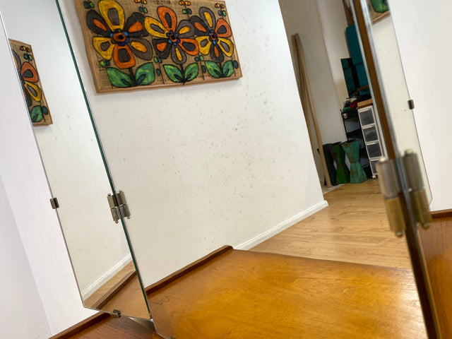 WMK I Stilvolle Mid-Century Spiegelkommode I Vollholz I mit Schubladen & Klappspiegel I Frisierkommode Schminkkommode Wäschekommode Kommode Sideboard Spiegel Ganzkörperspiegel Vintage Berlin Hof Köln