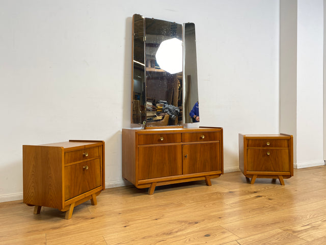 WMK I Stilvolle Mid-Century Spiegelkommode I Vollholz I mit Schubladen & Klappspiegel I Frisierkommode Schminkkommode Wäschekommode Kommode Sideboard Spiegel Ganzkörperspiegel Vintage Berlin Hof Köln
