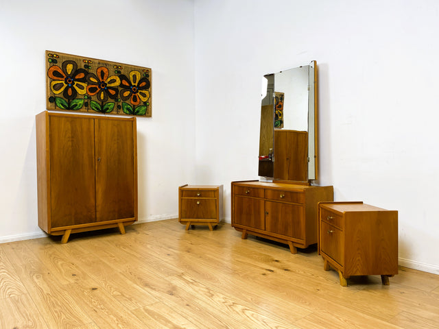 WMK I Stilvolle Mid-Century Spiegelkommode I Vollholz I mit Schubladen & Klappspiegel I Frisierkommode Schminkkommode Wäschekommode Kommode Sideboard Spiegel Ganzkörperspiegel Vintage Berlin Hof Köln