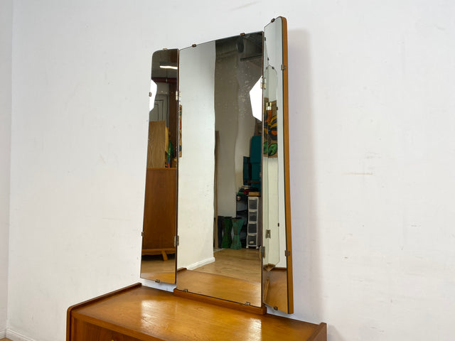 WMK I Stilvolle Mid-Century Spiegelkommode I Vollholz I mit Schubladen & Klappspiegel I Frisierkommode Schminkkommode Wäschekommode Kommode Sideboard Spiegel Ganzkörperspiegel Vintage Berlin Hof Köln