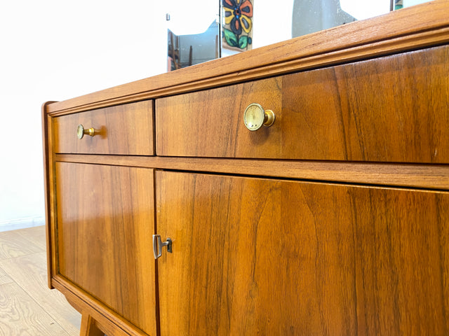WMK I Stilvolle Mid-Century Spiegelkommode I Vollholz I mit Schubladen & Klappspiegel I Frisierkommode Schminkkommode Wäschekommode Kommode Sideboard Spiegel Ganzkörperspiegel Vintage Berlin Hof Köln