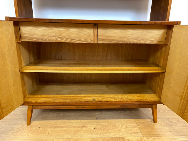 WMK # Hübsche und vielfach einsetzbare Mid-Century Vitrine aus 1964, Vollholz mit Glasschiebetüren # Highboard Wohnzimmerschrank Glasvitrine Büchervitrine Bücherschrank Kommode Regal Vintage Retro DDR