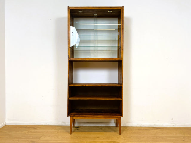 WMK I Außergewöhnliche Mid-Century Vitrine aus Kiefernholz mit Glasböden und Beleuchtung I Raumtrenner Highboard Regal Bücherregal Glasvitrine Büchervitrine Bücherschrank 60er Vintage Berlin NRW Jena