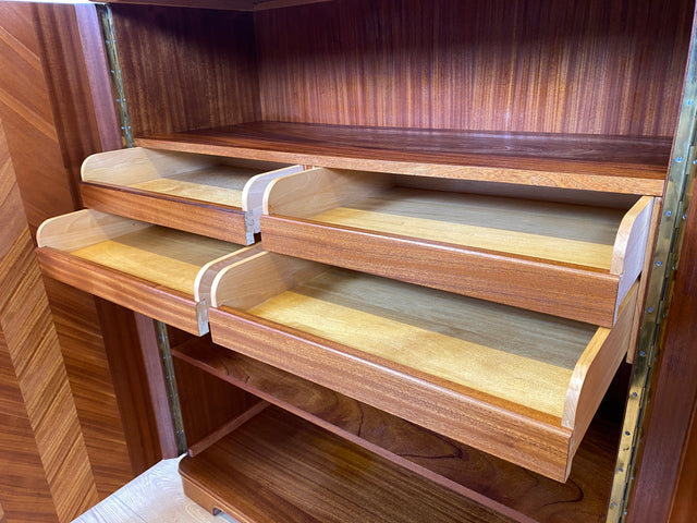 WMK I Hochwertiger Mid-Century Wäscheschrank von 1956 aus vollem Holz mit Schubladen & Intarsien I Schrank Highboard Kleiderschrank Kommode Wäschekommode Schuhschrank Vintage Berlin Leipzig Stuttgart