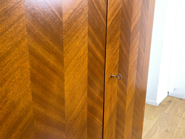 WMK I Hochwertiger Mid-Century Wäscheschrank von 1956 aus vollem Holz mit Schubladen & Intarsien I Schrank Highboard Kleiderschrank Kommode Wäschekommode Schuhschrank Vintage Berlin Leipzig Stuttgart