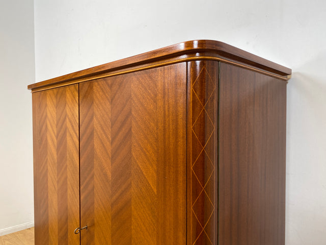 WMK I Hochwertiger Mid-Century Wäscheschrank von 1956 aus vollem Holz mit Schubladen & Intarsien I Schrank Highboard Kleiderschrank Kommode Wäschekommode Schuhschrank Vintage Berlin Leipzig Stuttgart