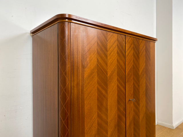 WMK I Hochwertiger Mid-Century Wäscheschrank von 1956 aus vollem Holz mit Schubladen & Intarsien I Schrank Highboard Kleiderschrank Kommode Wäschekommode Schuhschrank Vintage Berlin Leipzig Stuttgart