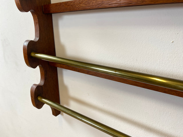 WMK I Schönes Mid-Century Wandregal für Geschirrtücher / Handtücher I Vollholz mit Messingstangen I Wand Regal Handtuchhalter Geschirrtuchhalter Küchenregal Küchenwandregal Holzregal Bad Vintage 50er