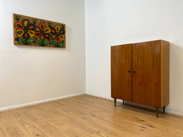 WMK # Stilvoller und gut erhaltener Mid-Century Wäscheschrank mit formschönen Originalgriffen # Schank Highboard Kommode Wäschekommode Flurschrank Sideboard Kleiderschrank Cabinet Vintage 60er 70er