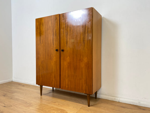 WMK # Stilvoller und gut erhaltener Mid-Century Wäscheschrank mit formschönen Originalgriffen # Schank Highboard Kommode Wäschekommode Flurschrank Sideboard Kleiderschrank Cabinet Vintage 60er 70er
