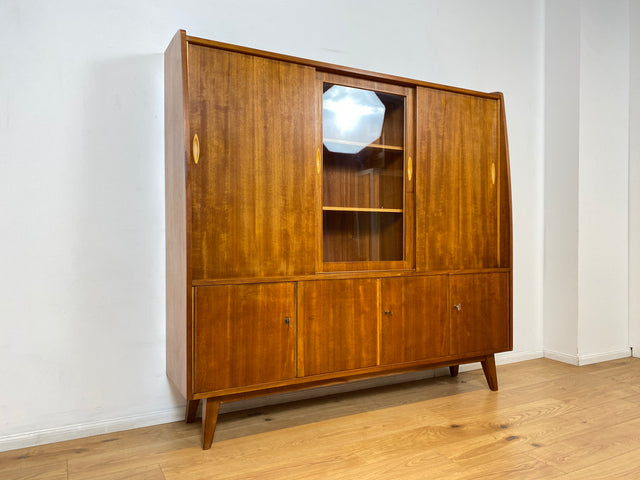 WMK # Besonders schöner Mid-Century Wohnzimmerschrank aus 1961, Vollholz, mit Schiebetüren und Schubladen I Schrank Bücherschrank Büchervitrine Highboard Sideboard Schrankwand 50er 60er Vintage Berlin