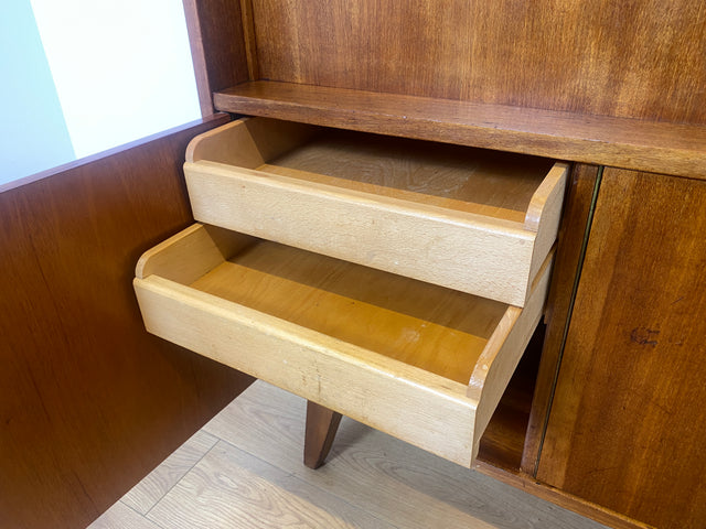 WMK # Besonders schöner Mid-Century Wohnzimmerschrank aus 1961, Vollholz, mit Schiebetüren und Schubladen I Schrank Bücherschrank Büchervitrine Highboard Sideboard Schrankwand 50er 60er Vintage Berlin