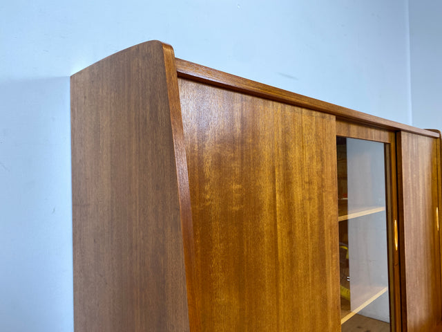 WMK # Besonders schöner Mid-Century Wohnzimmerschrank aus 1961, Vollholz, mit Schiebetüren und Schubladen I Schrank Bücherschrank Büchervitrine Highboard Sideboard Schrankwand 50er 60er Vintage Berlin