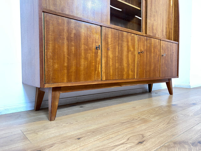 WMK # Besonders schöner Mid-Century Wohnzimmerschrank aus 1961, Vollholz, mit Schiebetüren und Schubladen I Schrank Bücherschrank Büchervitrine Highboard Sideboard Schrankwand 50er 60er Vintage Berlin