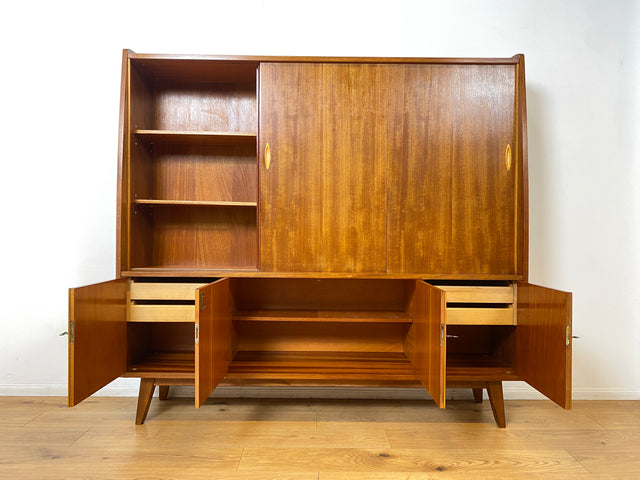 WMK # Besonders schöner Mid-Century Wohnzimmerschrank aus 1961, Vollholz, mit Schiebetüren und Schubladen I Schrank Bücherschrank Büchervitrine Highboard Sideboard Schrankwand 50er 60er Vintage Berlin