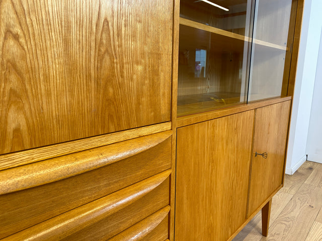 WMK I Stilvoller Mid-Century Wohnzimmerschrank in Eiche aus 1967, bauähnlich mit 602 von Franz Ehrlich für VEB Hellerau I Vitrine Schrank Sideboard Anrichte Vintage DDR Berlin Dresden Bayern Frankfurt