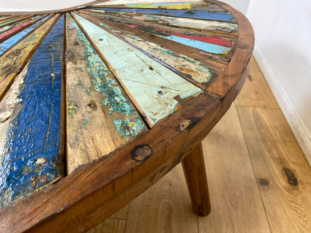 Boatwood by WMK I Einzigartiger bunter Nierentisch aus altem Bootsholz I ein handmade Unikat aus massivem Teakholz in Originalfarben I Couchtisch Wohnzimmertisch Coffee Table Berlin Hamburg Duisburg