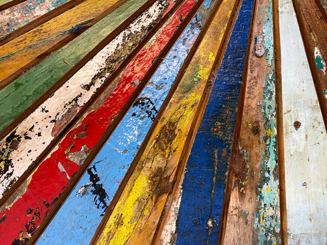 Boatwood by WMK I Einzigartiger bunter Nierentisch aus altem Bootsholz I ein handmade Unikat aus massivem Teakholz in Originalfarben I Couchtisch Wohnzimmertisch Coffee Table Berlin Hamburg Duisburg