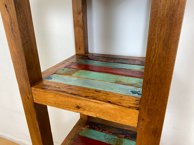 Boatwood by WMK I Nachhaltiges schmales und hohes Regal I handgefertigtes Unikat aus altem Bootsholz I Teakholz massiv I Holzregal Bücherregal Küchenregal Bad Flur Bootsmöbel Berlin Frankfurt Usedom