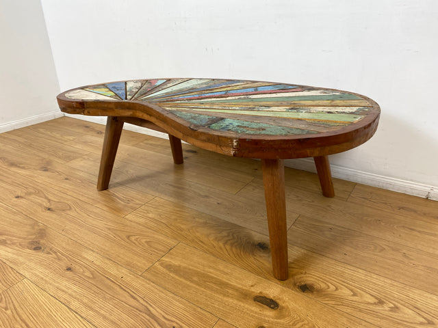 Boatwood by WMK I Einzigartiger bunter Nierentisch aus altem Bootsholz I ein handmade Unikat aus massivem Teakholz in Originalfarben I Couchtisch Wohnzimmertisch Coffee Table Berlin Hamburg Duisburg