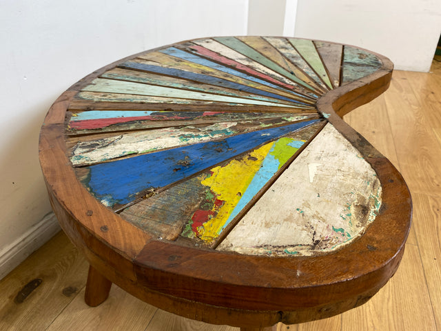 Boatwood by WMK I Einzigartiger bunter Nierentisch aus altem Bootsholz I ein handmade Unikat aus massivem Teakholz in Originalfarben I Couchtisch Wohnzimmertisch Coffee Table Berlin Hamburg Duisburg