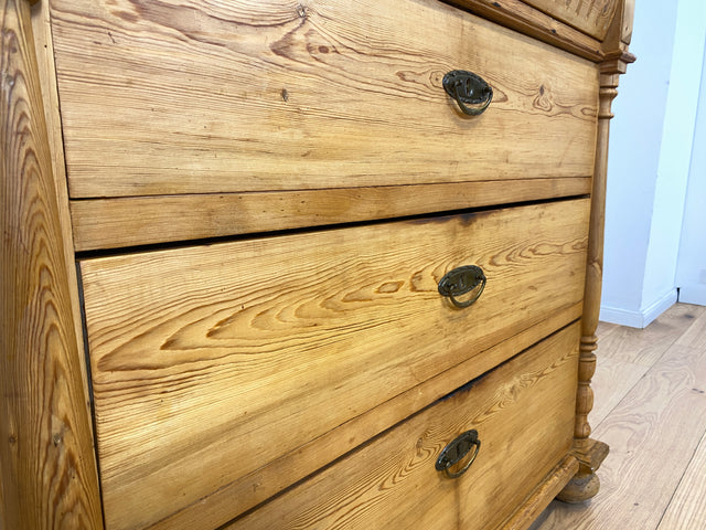 WMK I Wunderschöne nordische antike Kommode aus vollem Holz mit Schubladen und Messingbeschlägen I Schrank Flur Weichholz Wäsche Wickel Bauern Landhaus Vintage Biedermeier Berlin Dresden Regensburg