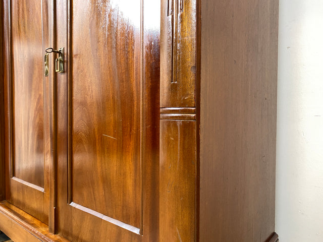 WMK I Vornehmes nordisches antikes Vertiko aus Mahagoni mit facettiertem Glas, handverziert I Schrank Kleiderschrank Wäscheschrank Bücher Vitrine Highboard Geschirrschrank Jugendstil Vintage Berlin