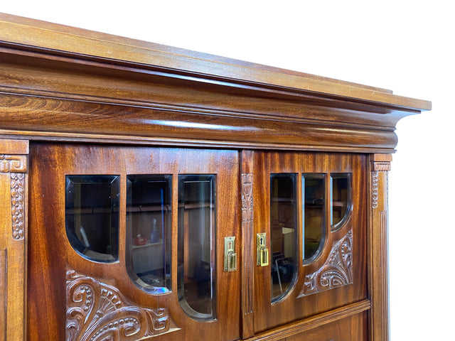 WMK I Vornehmes nordisches antikes Vertiko aus Mahagoni mit facettiertem Glas, handverziert I Schrank Kleiderschrank Wäscheschrank Bücher Vitrine Highboard Geschirrschrank Jugendstil Vintage Berlin