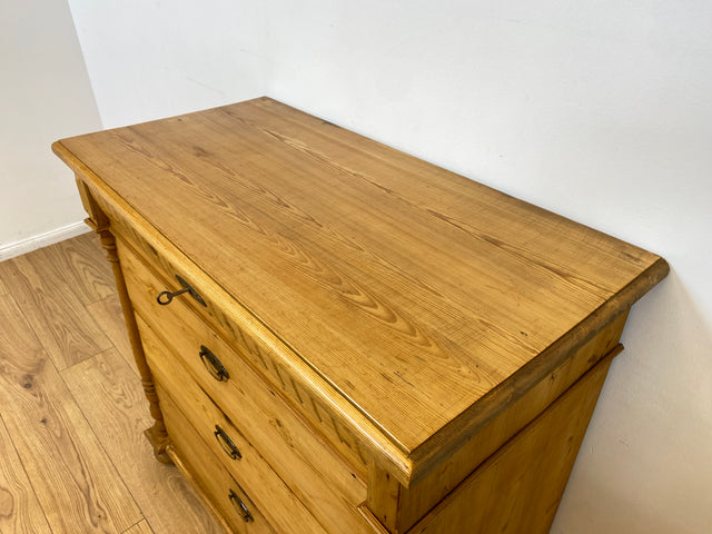 WMK I Wunderschöne nordische antike Kommode aus vollem Holz mit Schubladen und Messingbeschlägen I Schrank Flur Weichholz Wäsche Wickel Bauern Landhaus Vintage Biedermeier Berlin Dresden Regensburg