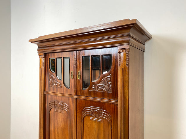WMK I Vornehmes nordisches antikes Vertiko aus Mahagoni mit facettiertem Glas, handverziert I Schrank Kleiderschrank Wäscheschrank Bücher Vitrine Highboard Geschirrschrank Jugendstil Vintage Berlin