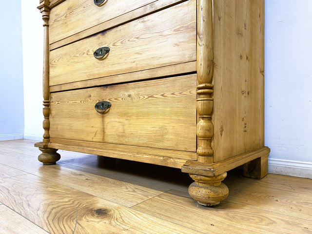 WMK I Wunderschöne nordische antike Kommode aus vollem Holz mit Schubladen und Messingbeschlägen I Schrank Flur Weichholz Wäsche Wickel Bauern Landhaus Vintage Biedermeier Berlin Dresden Regensburg