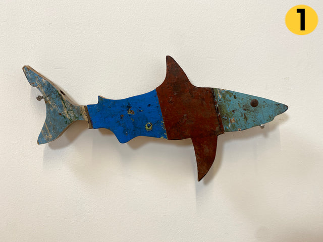 Boatwood by WMK # 1/5 Nachhaltiger Haifisch (L=60cm) aus altem Bootsholz, ein handgefertigtes Unikat aus Teak in Originalfarben der Boote # Fisch Hai Wanddekoration Wandbild Dekoration Holzfisch Bild