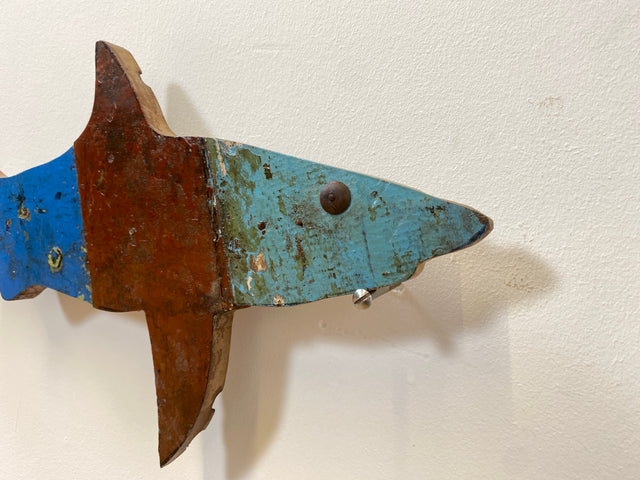 Boatwood by WMK # 1/5 Nachhaltiger Haifisch (L=60cm) aus altem Bootsholz, ein handgefertigtes Unikat aus Teak in Originalfarben der Boote # Fisch Hai Wanddekoration Wandbild Dekoration Holzfisch Bild