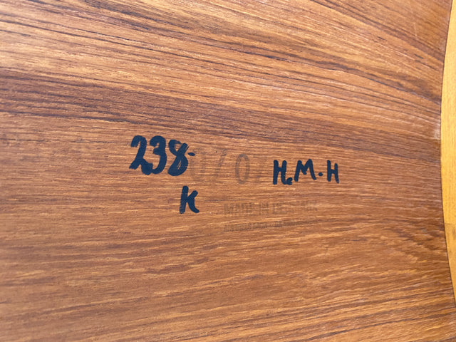 WMK I Formschöner ovaler skandinavischer Mid-Century Designer Couchtisch von Niels Bach aus Teakholz massiv I Wohnzimmertisch Coffee Table Tisch Danish Design Vintage 60er Teak Berlin Hamburg München