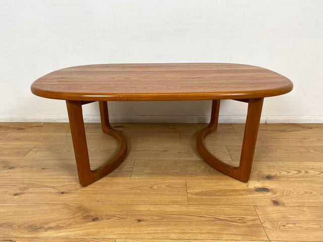 WMK I Formschöner ovaler skandinavischer Mid-Century Designer Couchtisch von Niels Bach aus Teakholz massiv I Wohnzimmertisch Coffee Table Tisch Danish Design Vintage 60er Teak Berlin Hamburg München