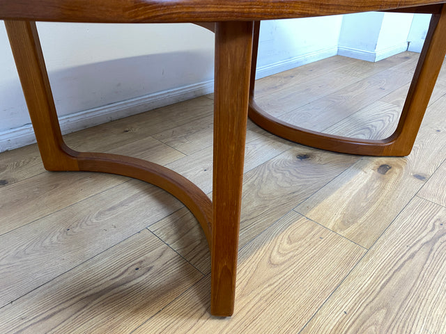 WMK I Formschöner ovaler skandinavischer Mid-Century Designer Couchtisch von Niels Bach aus Teakholz massiv I Wohnzimmertisch Coffee Table Tisch Danish Design Vintage 60er Teak Berlin Hamburg München