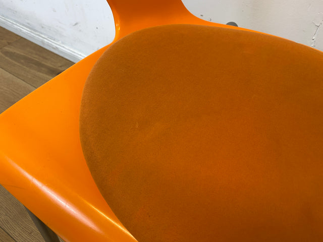 Oranger stapelbarer Stuhl Ibis von Metalmobil Arrredo aus Kunststoff I Stapelstuhl Stapelstühle Plastikstuhl Küchenstuhl Balkonstuhl Konferenzstuhl Bistrostuhl Gastro Space Age Stil I