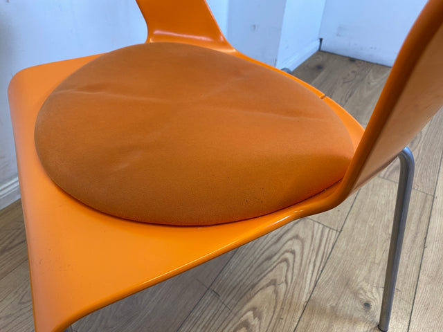 Oranger stapelbarer Stuhl Ibis von Metalmobil Arrredo aus Kunststoff I Stapelstuhl Stapelstühle Plastikstuhl Küchenstuhl Balkonstuhl Konferenzstuhl Bistrostuhl Gastro Space Age Stil I