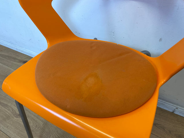 Oranger stapelbarer Stuhl Ibis von Metalmobil Arrredo aus Kunststoff I Stapelstuhl Stapelstühle Plastikstuhl Küchenstuhl Balkonstuhl Konferenzstuhl Bistrostuhl Gastro Space Age Stil I
