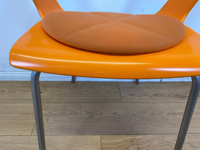 Oranger stapelbarer Stuhl Ibis von Metalmobil Arrredo aus Kunststoff I Stapelstuhl Stapelstühle Plastikstuhl Küchenstuhl Balkonstuhl Konferenzstuhl Bistrostuhl Gastro Space Age Stil I