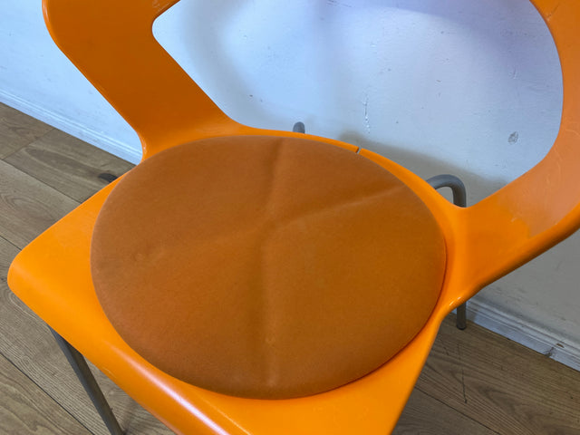 Oranger stapelbarer Stuhl Ibis von Metalmobil Arrredo aus Kunststoff I Stapelstuhl Stapelstühle Plastikstuhl Küchenstuhl Balkonstuhl Konferenzstuhl Bistrostuhl Gastro Space Age Stil I