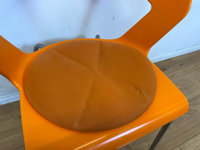 Oranger stapelbarer Stuhl Ibis von Metalmobil Arrredo aus Kunststoff I Stapelstuhl Stapelstühle Plastikstuhl Küchenstuhl Balkonstuhl Konferenzstuhl Bistrostuhl Gastro Space Age Stil I