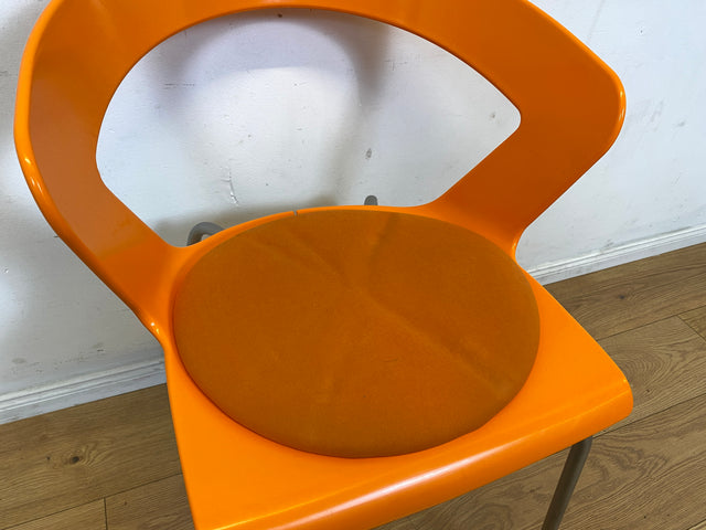 Oranger stapelbarer Stuhl Ibis von Metalmobil Arrredo aus Kunststoff I Stapelstuhl Stapelstühle Plastikstuhl Küchenstuhl Balkonstuhl Konferenzstuhl Bistrostuhl Gastro Space Age Stil I