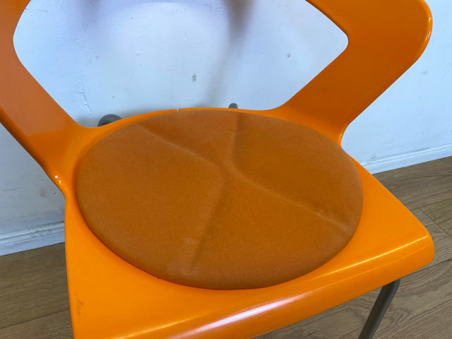 Oranger stapelbarer Stuhl Ibis von Metalmobil Arrredo aus Kunststoff I Stapelstuhl Stapelstühle Plastikstuhl Küchenstuhl Balkonstuhl Konferenzstuhl Bistrostuhl Gastro Space Age Stil I