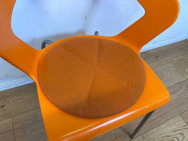 Oranger stapelbarer Stuhl Ibis von Metalmobil Arrredo aus Kunststoff I Stapelstuhl Stapelstühle Plastikstuhl Küchenstuhl Balkonstuhl Konferenzstuhl Bistrostuhl Gastro Space Age Stil I