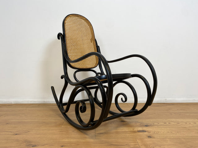 WMK # The Original! Famous and very well-preserved rocking chair Model 14 by Thonet with bentwood frame and Viennese wickerwork # Rocking armchair, reading chair, relaxation chair, vintage