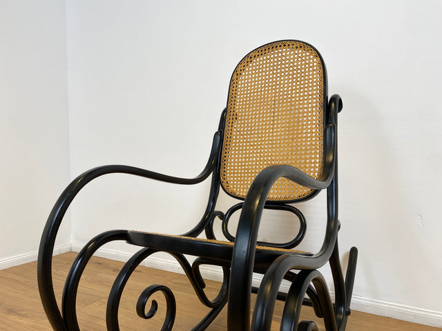 WMK # The Original! Famous and very well-preserved rocking chair Model 14 by Thonet with bentwood frame and Viennese wickerwork # Rocking armchair, reading chair, relaxation chair, vintage