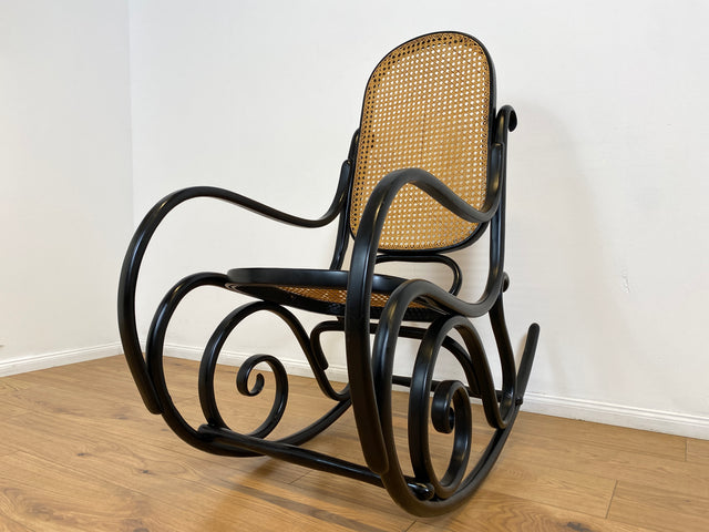 WMK # The Original! Famous and very well-preserved rocking chair Model 14 by Thonet with bentwood frame and Viennese wickerwork # Rocking armchair, reading chair, relaxation chair, vintage